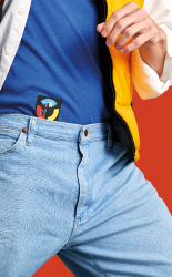 cintura de homem com cartão elo flex dentro da calça jeans